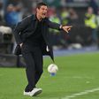 «És um m...! Depois do jogo, acabo contigo!»: a confusão no Parma-Nápoles