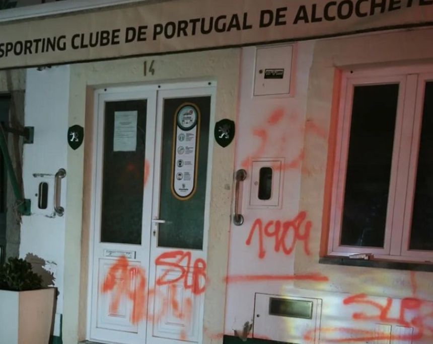 Eis a parede da entrada do núcleo pintada