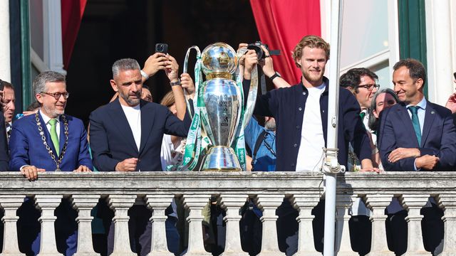 Morten Hjulmand e Rui Borges com o troféu de campeão