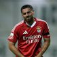 Kokçu, médio do Benfica, com ar de frustração durante um jogo (Foto: Grafislab)