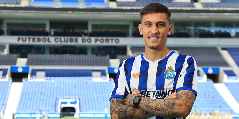 Mercado FC Porto: Felipe Silva é para manter