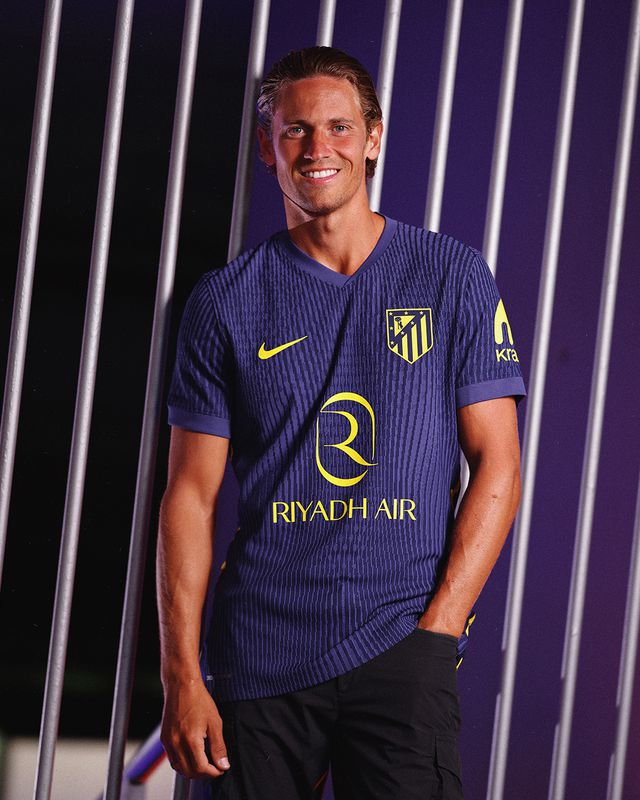 Camisola alternativa do Atlético de Madrid para 25/26 é inspirada nos AC/DC