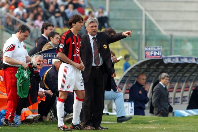 Kaká e Ancelotti cruzaram-se no Milan