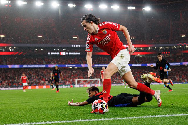 Exibições de Álvaro Carreras na Liga dos Campeões, especialmente contra o Barcelona e Lamine Yamal, foram decisivas para convencer o Real Madrid