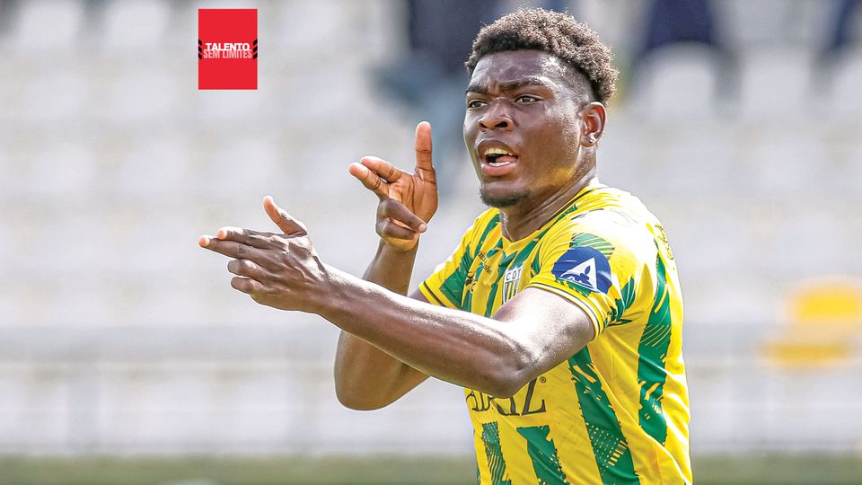Ponta de lança internacional angolano contribuiu com golos para o sucesso alcançado pelo Tondela (Foto: IMAGO)