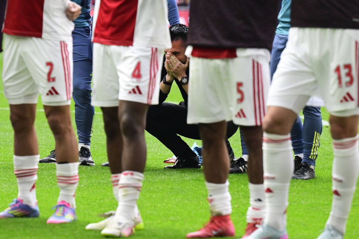 Farioli e a saída: «Não era o que queria, mas acho que é necessário para o Ajax»