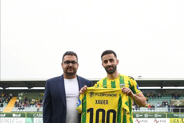 Eduardo Silva (aqui na homenagem ao centenário de Xavier) deve abraçar um novo projeto em 2025/2025 (Foto: Tondela)