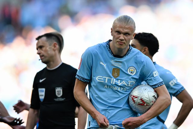 Erling Haaland deu a grande penalidade a Marmoush, que a desperdiçou