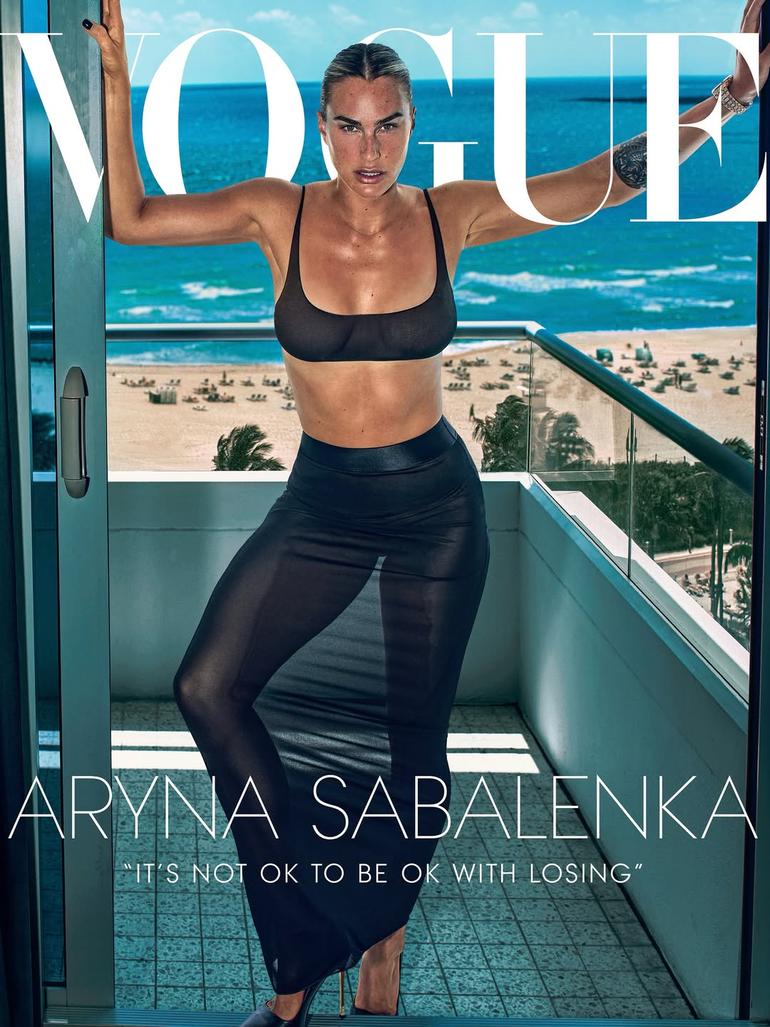 Aryna Sabalenka, fotografada em Miami, é capa da revista Vogue