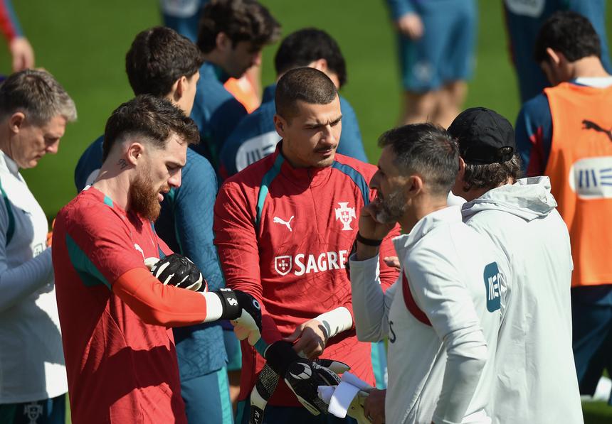 Ricardo Velho (ao centro) no estágio da Seleção (Foto: Miguel Nunes)