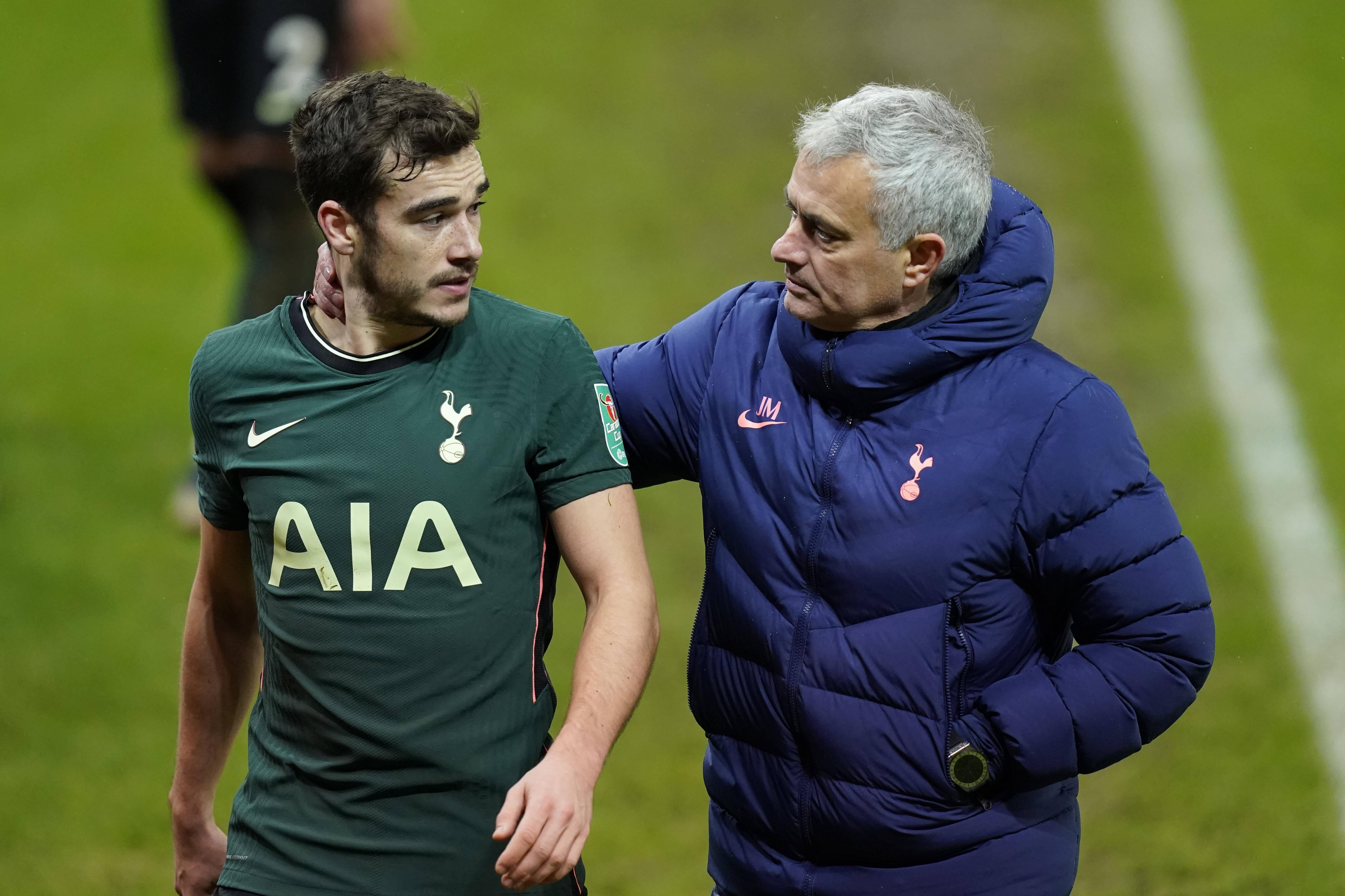 José Mourinho orientou Harry Winks no Tottenham