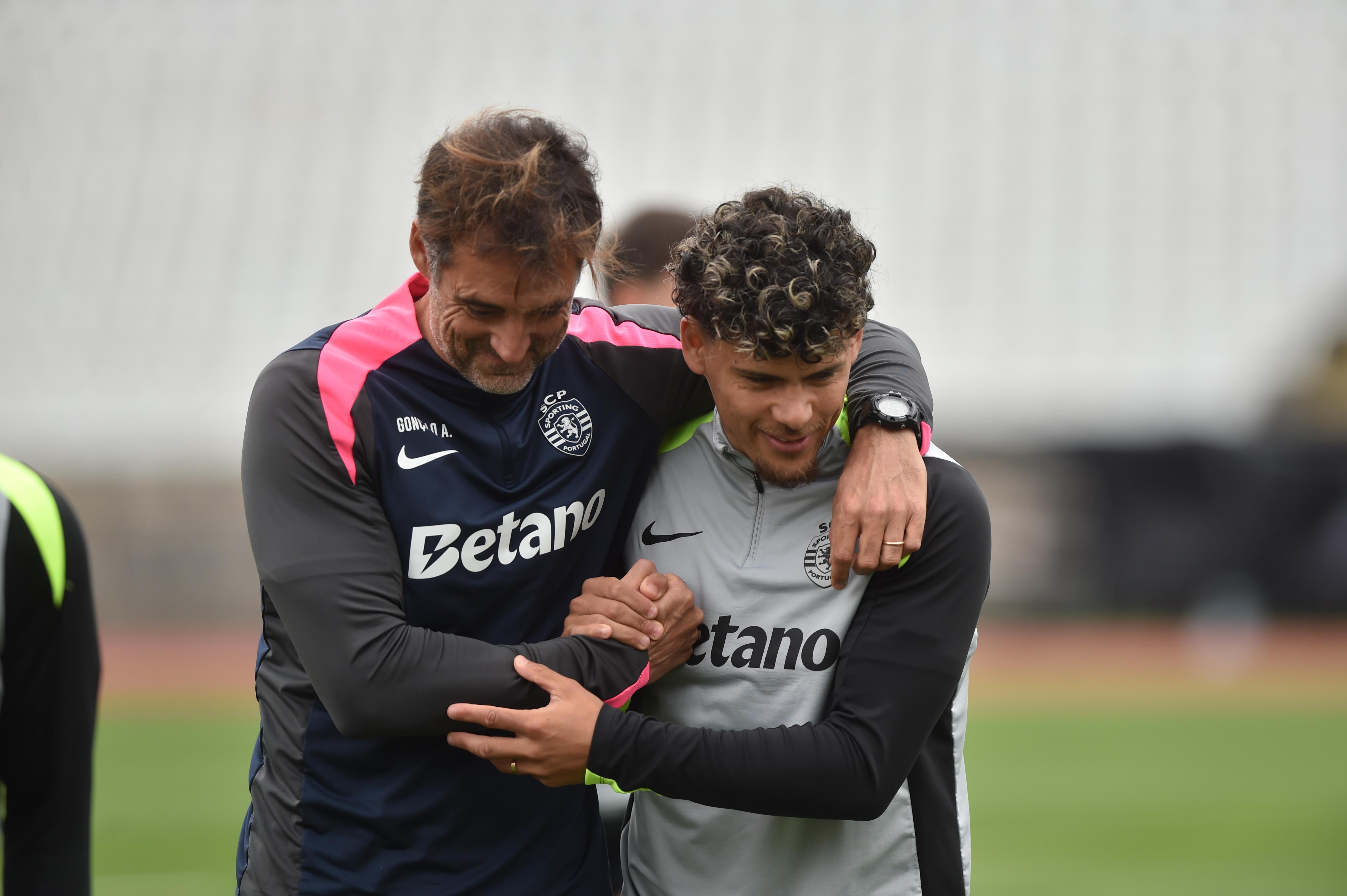 A boa disposição de Maxi Araújo a poucos dias de mais uma final para os leões - Foto: MIGUEL NUNES