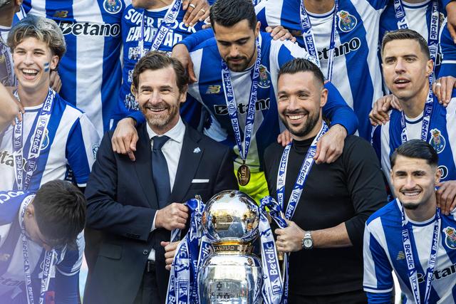 FC Porto: Farioli dá palestra na Faculdade de Letras da Universidade do Porto