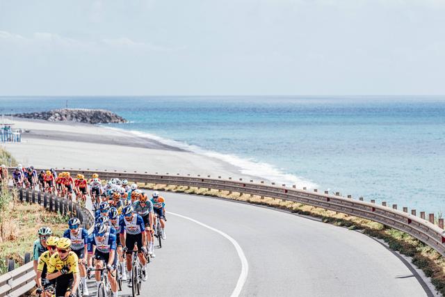 Pelotão no Giro