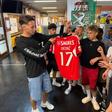 Dedic levou camisola do Benfica ao liceu onde estudou em Graz, na Áustria — Foto: Sportmittelschule Graz