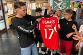 Dedic levou camisola do Benfica ao liceu onde estudou em Graz, na Áustria — Foto: Sportmittelschule Graz