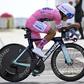 Giro: Afonso Eulálio continua a espantar e mantém camisola rosa após o contrarrelógio