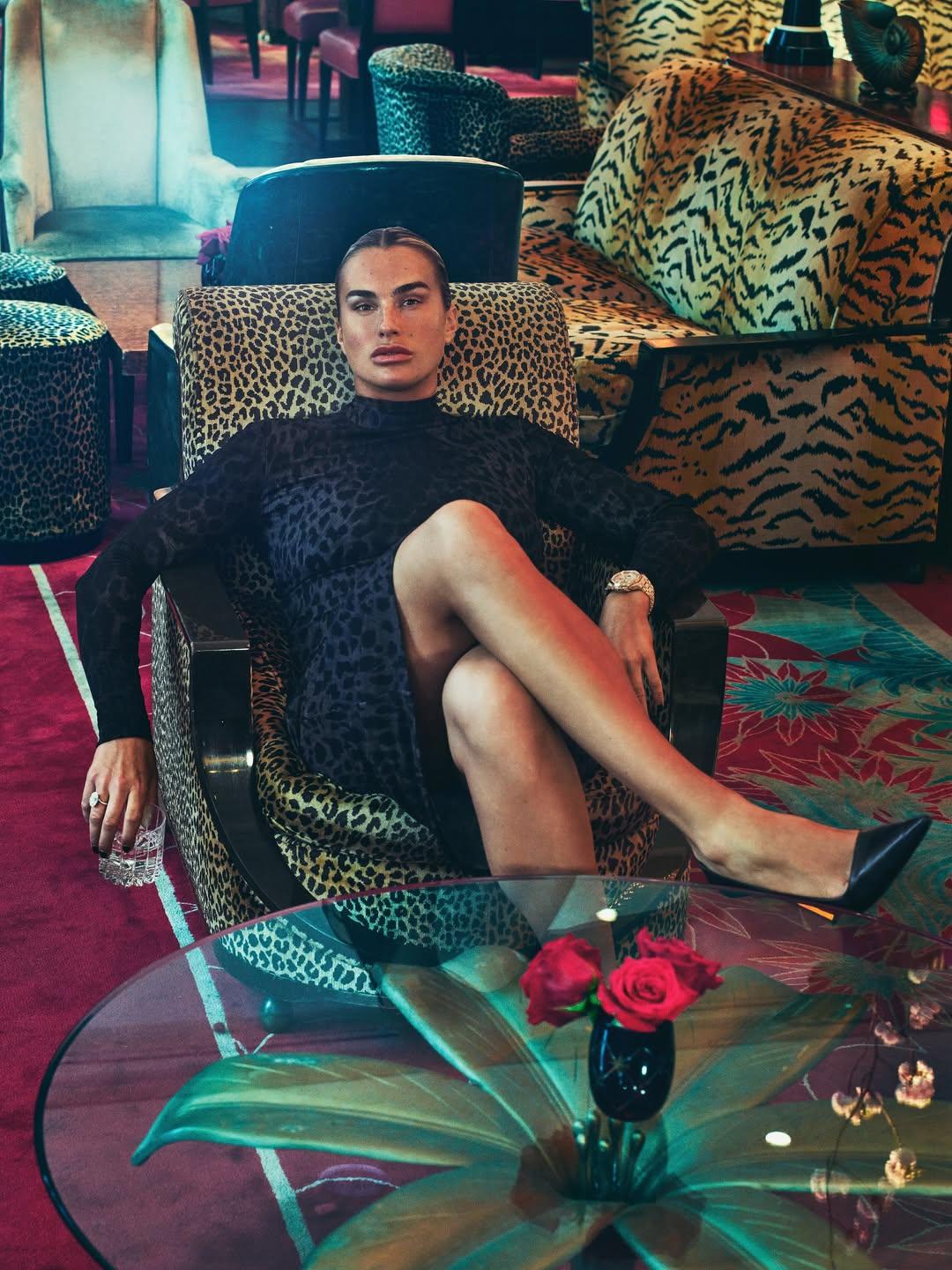 Aryna Sabalenka, fotografada em Miami, é capa da revista Vogue