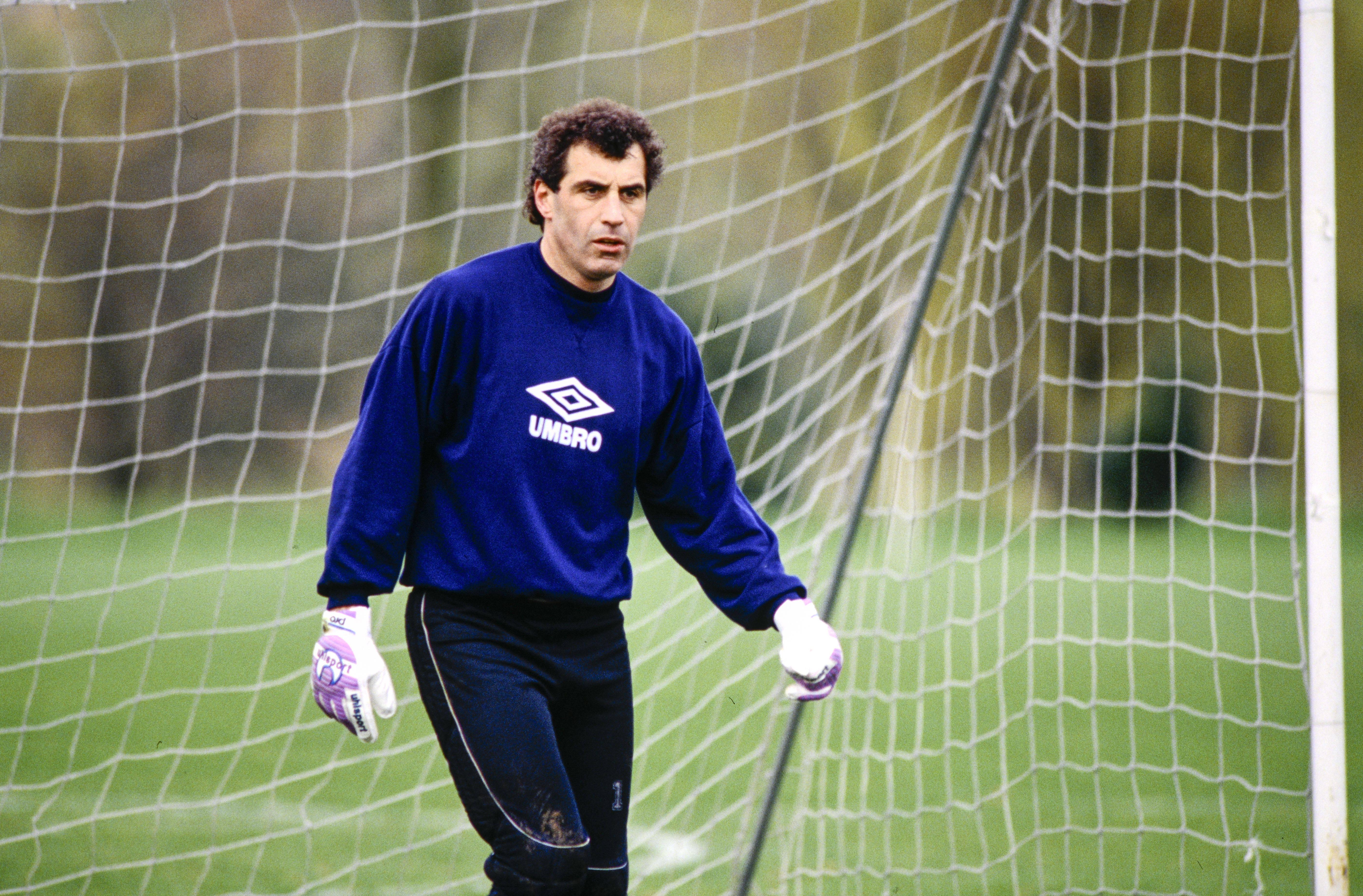 O histórico Peter Shilton esteve com Inglaterra no Mundial 1990 com 40 anos e 292 dias (IMAGO)