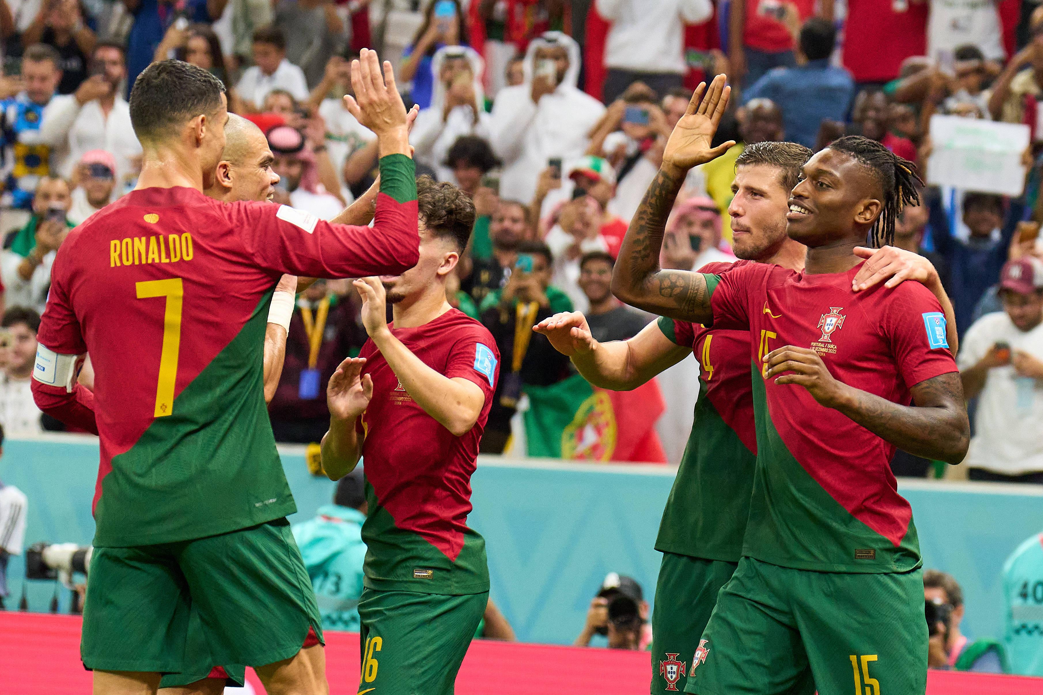 Cristiano Ronaldo a celebrar o golo de Rafael Leão no Mundial 2022