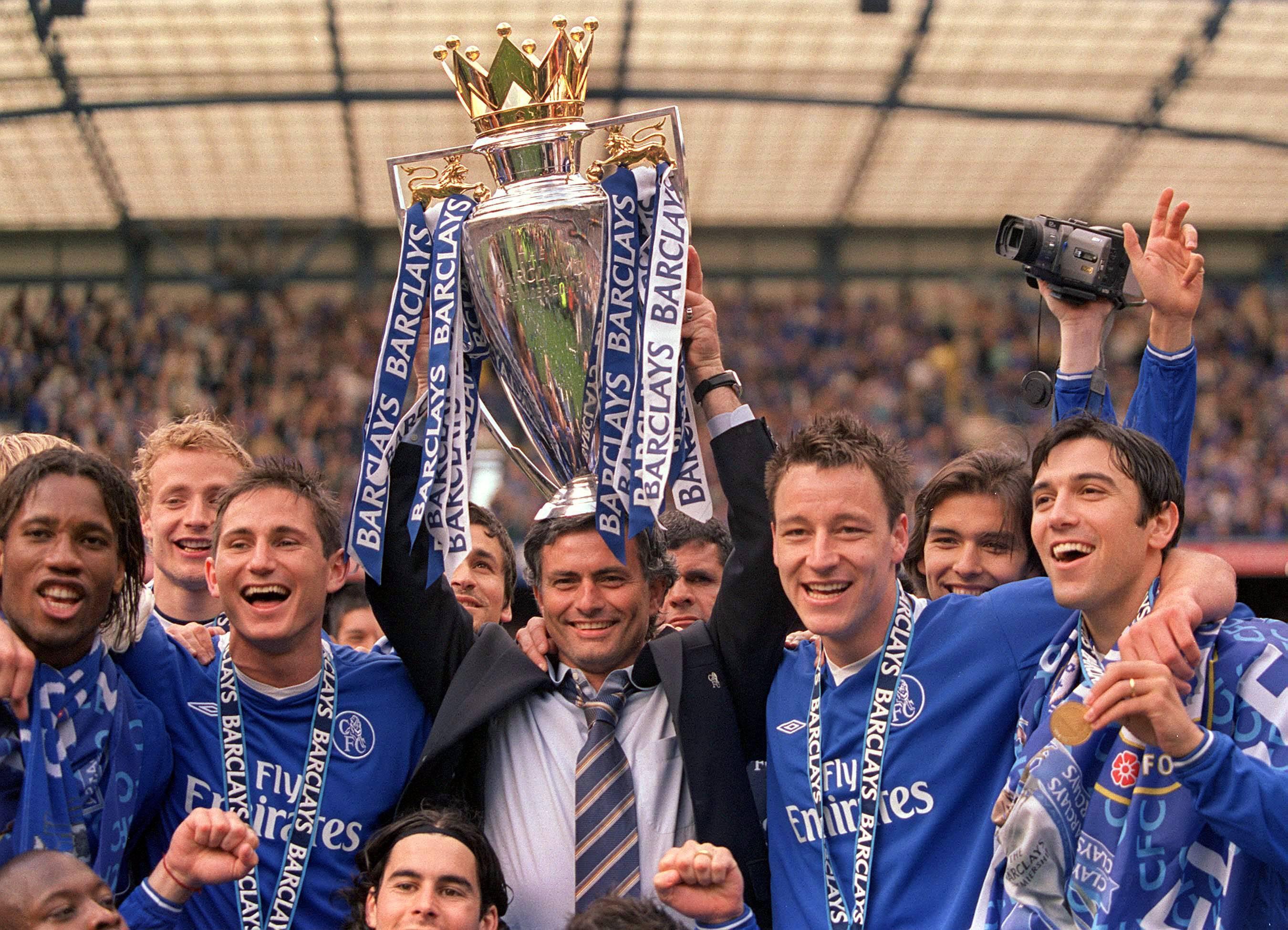 2004/05 - na primeira época na Premier League, José Mourinho mudou imediatamente o paradigma (Foto: IMAGO)