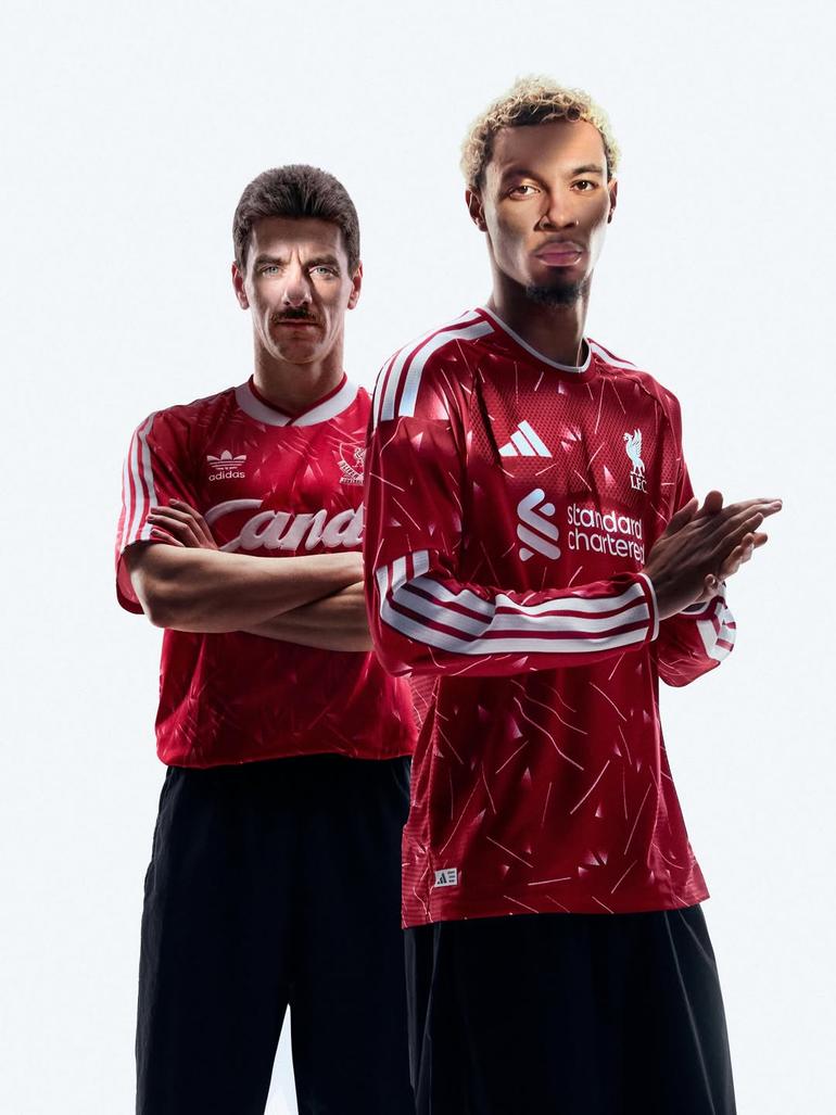 Nova camisola do Liverpool para 2026/27 - Ian Rush e Hugo Ekitiké