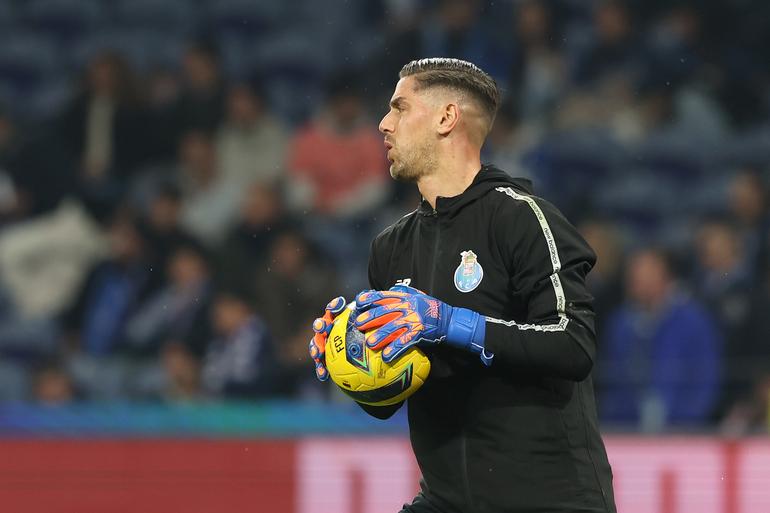 Cláudio Ramos (guarda-redes)
