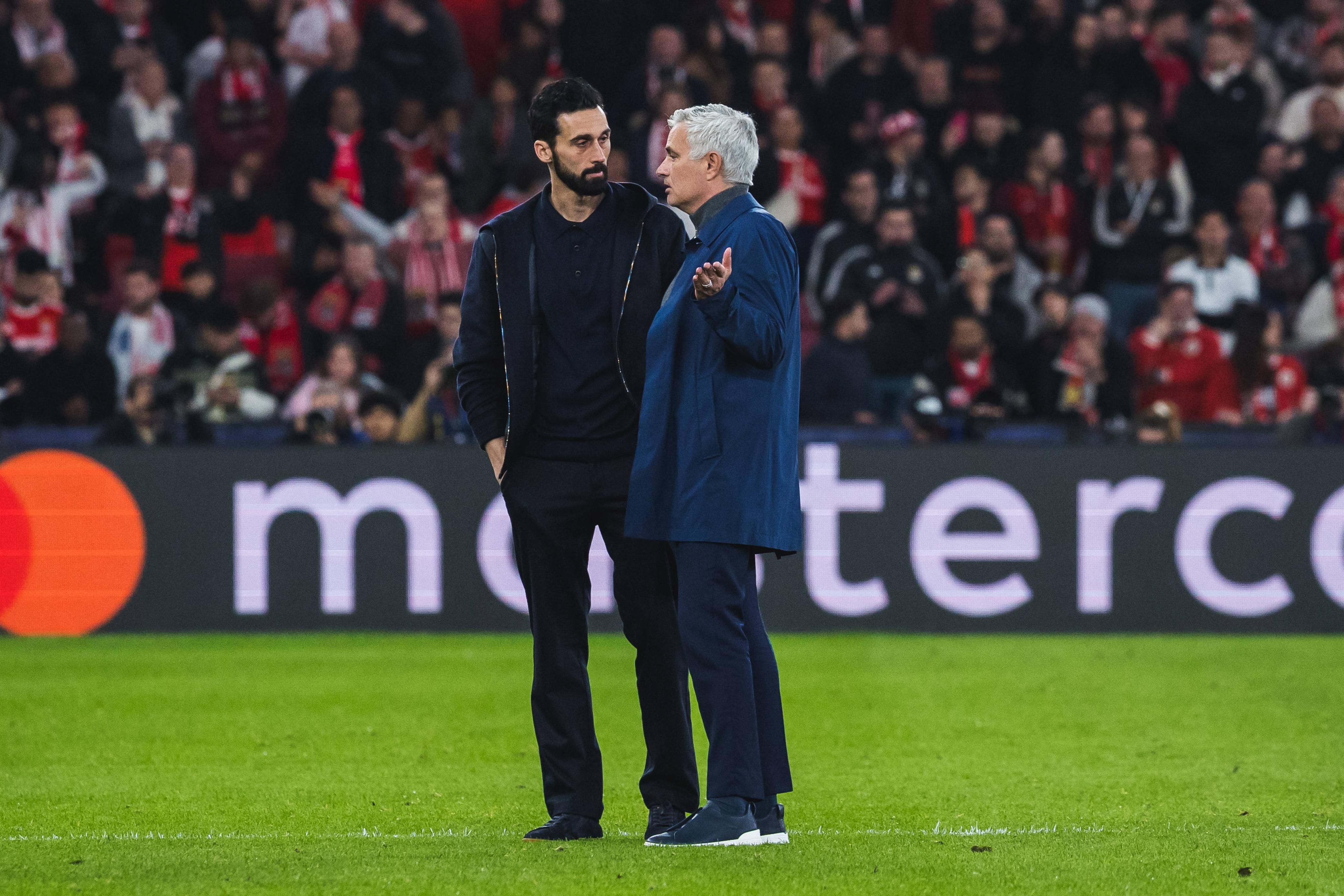 José Mourinho a falar com Álvaro Arbeloa na Luz