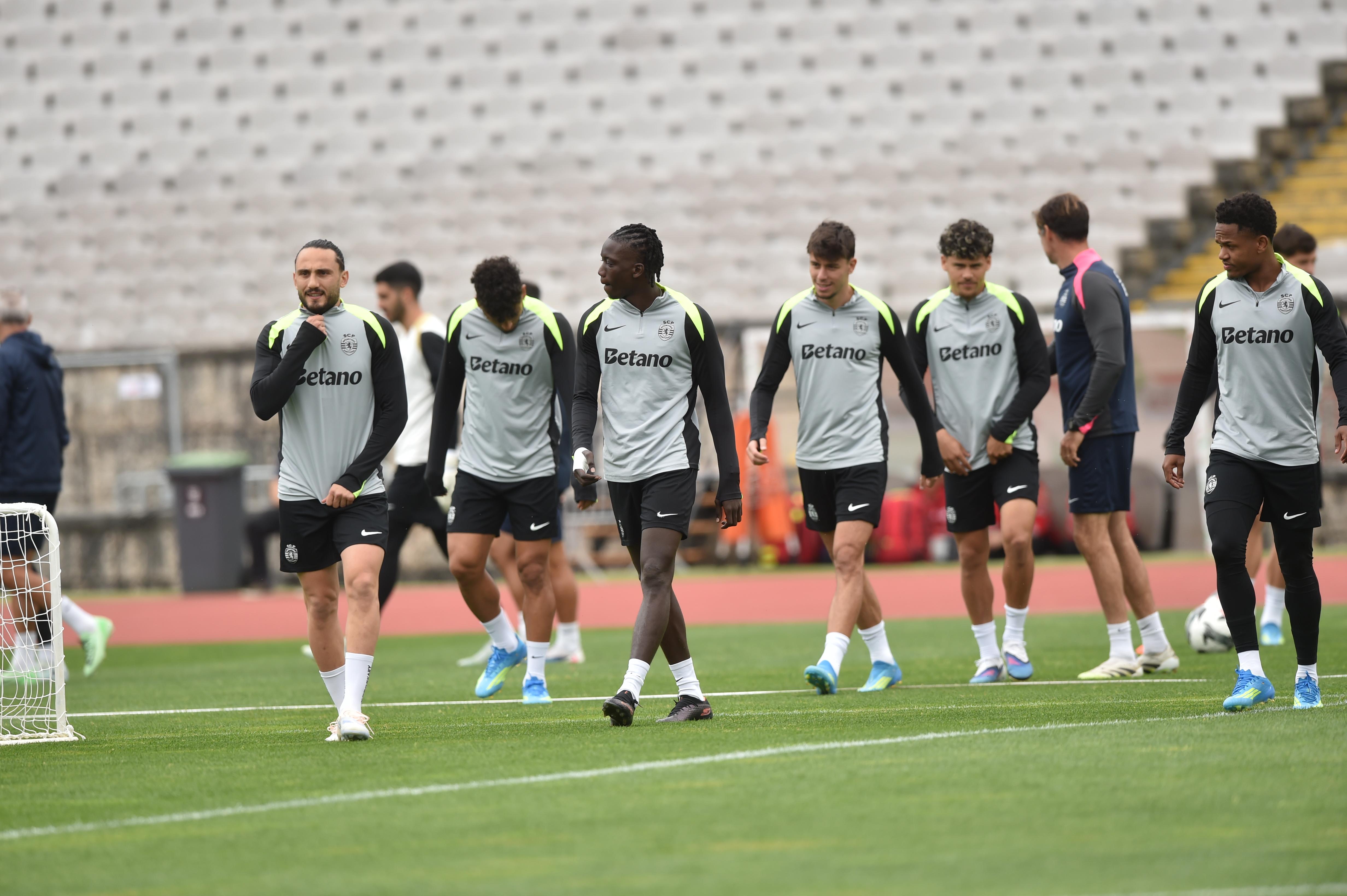 Faye e Kochorashvili, que ainda não se afirmaram em Alvalade, procuram fechar a temporada com um título - Foto: MIGUEL NUNES