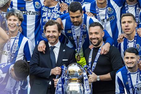 A festa do título do FC Porto, com André Villas-Boas e Francesco Farioli em destaque — Foto: IMAGO