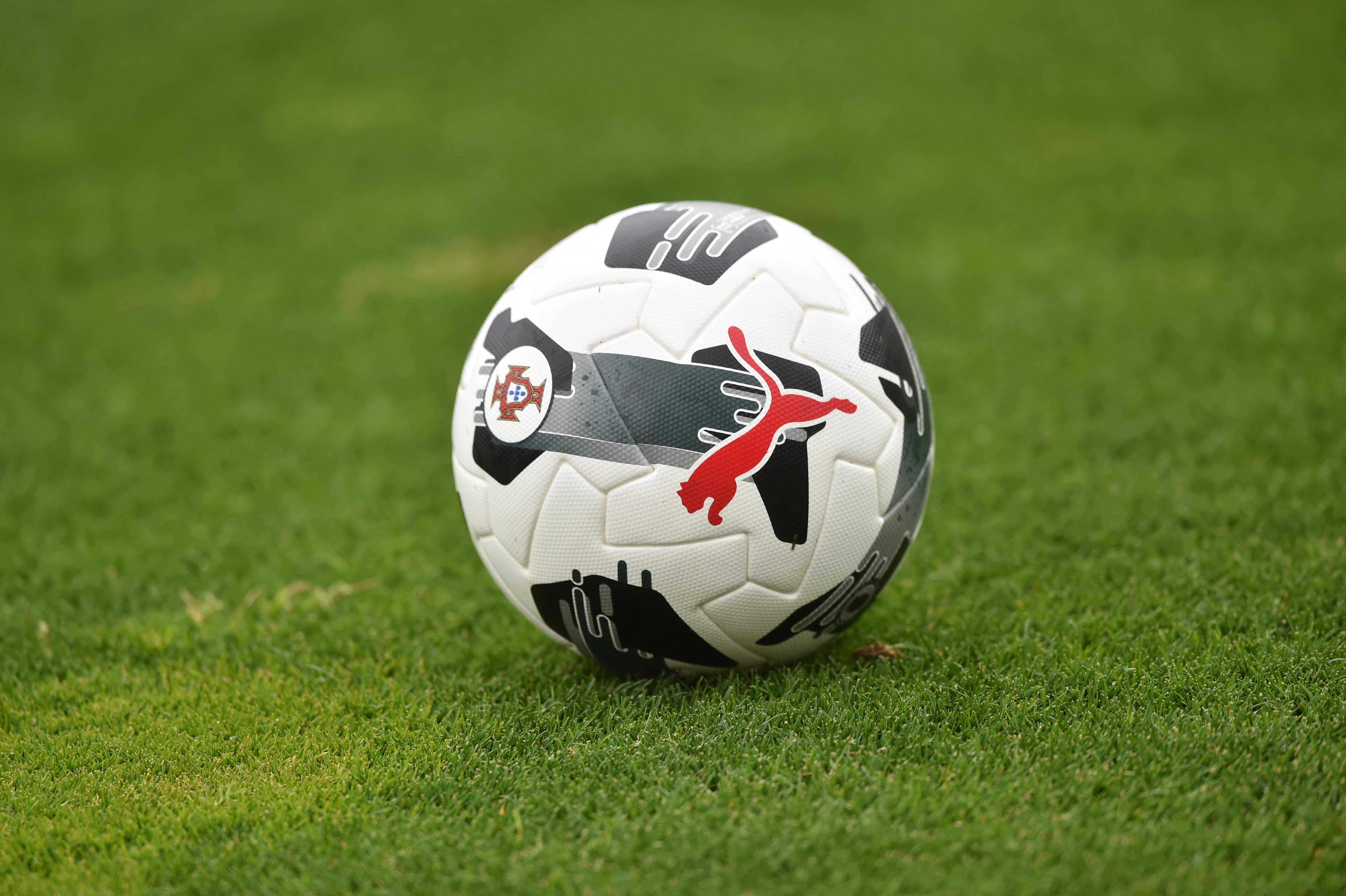 Esta a bola que vai estar nas decisões na partida do próximo domingo entre Sporting e Torreeense - Foto: MIGUEL NUNES