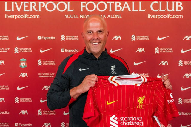 Arne Slot apresenta-se no Liverpool: «Tinha de aproveitar esta oportunidade»