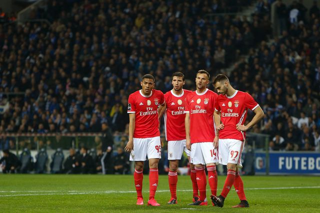 Estrela da Amadora: antigo jogador do Benfica pode voltar a Portugal para vestir de tricolor