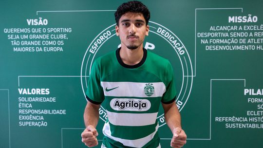 Sporting renova com lateral-esquerdo