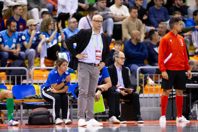 Benfica prepara-se para bater a cláusula de rescisão do técnico bicampeão europeu