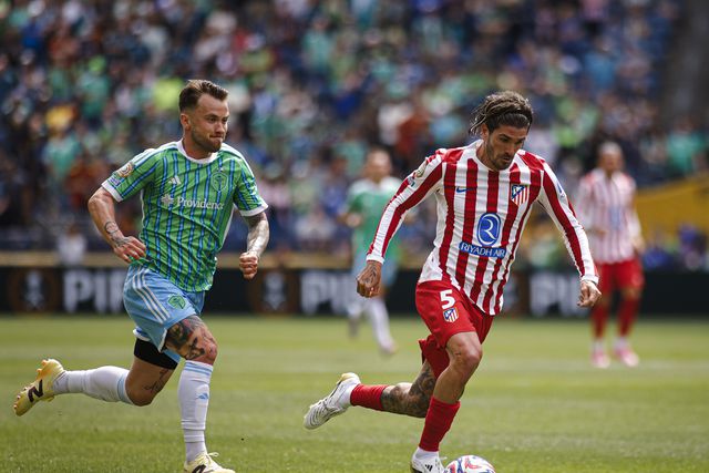 Atlético Madrid vence e pressiona Renato Paiva