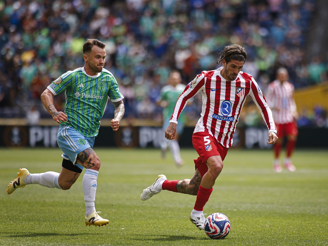 Atlético Madrid vence e pressiona Renato Paiva