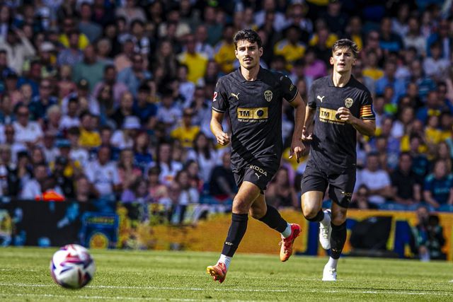 André Almeida cumpre a terceira época ao serviço do Valência