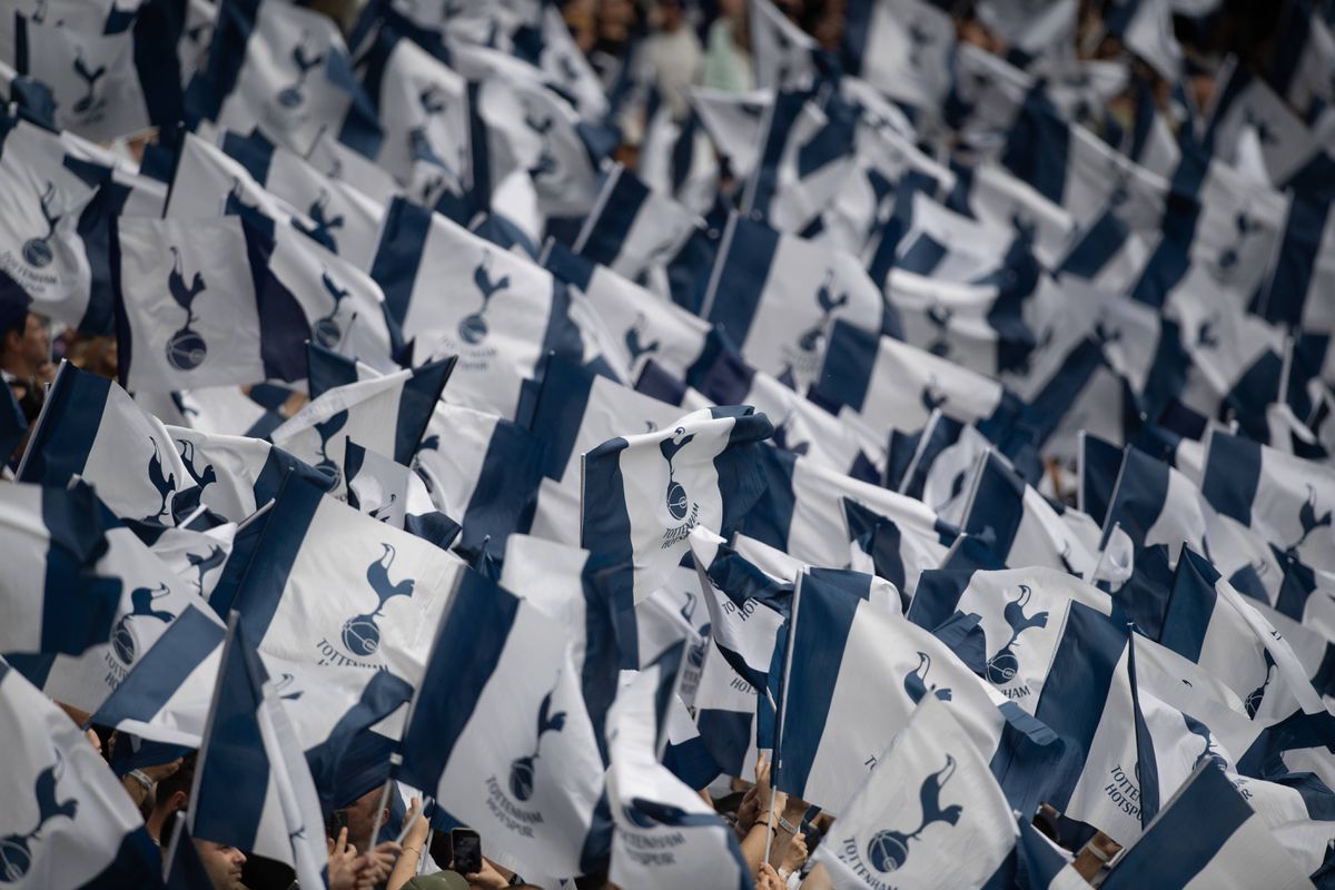 Cânticos homofóbicos valem multa pesada ao Tottenham