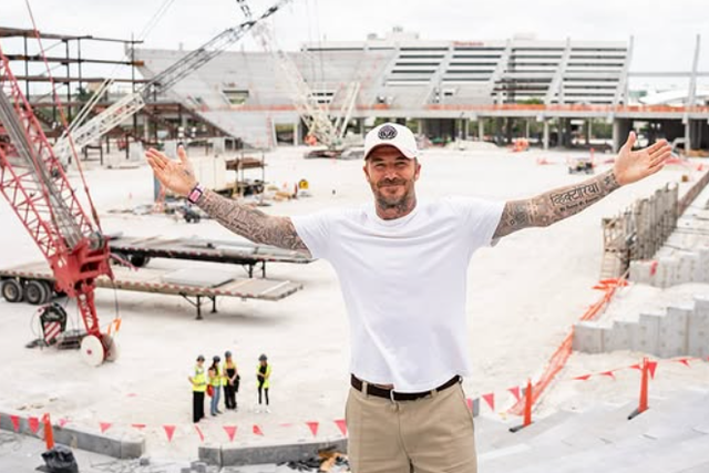 Beckham no palco do novo estádio do Inter Miami