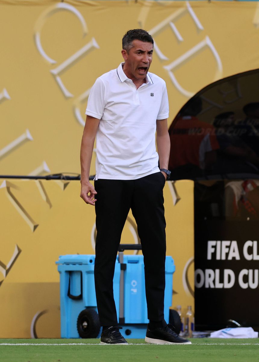 Bruno Lage com reação expressiva durante o jogo do Benfica com o Boca Juniors, na estreia no Mundial de Clubes