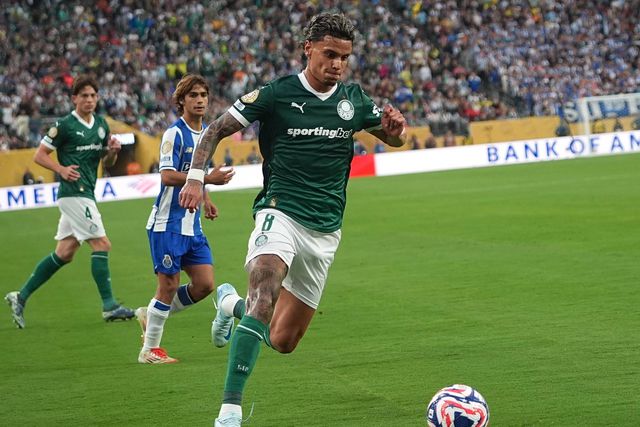 Richard Ríos foi titular no FC Porto-Palmeiras no Mundial de Clubes