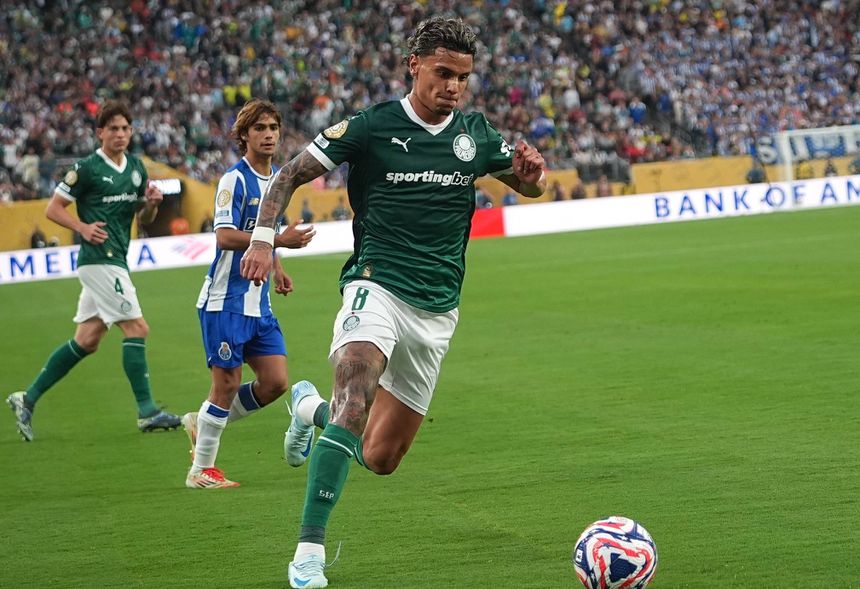 Richard Ríos foi titular no FC Porto-Palmeiras no Mundial de Clubes