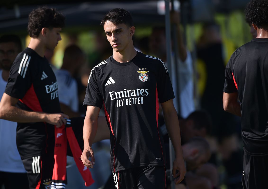 Benfica: João Rego testado a ponta de lança