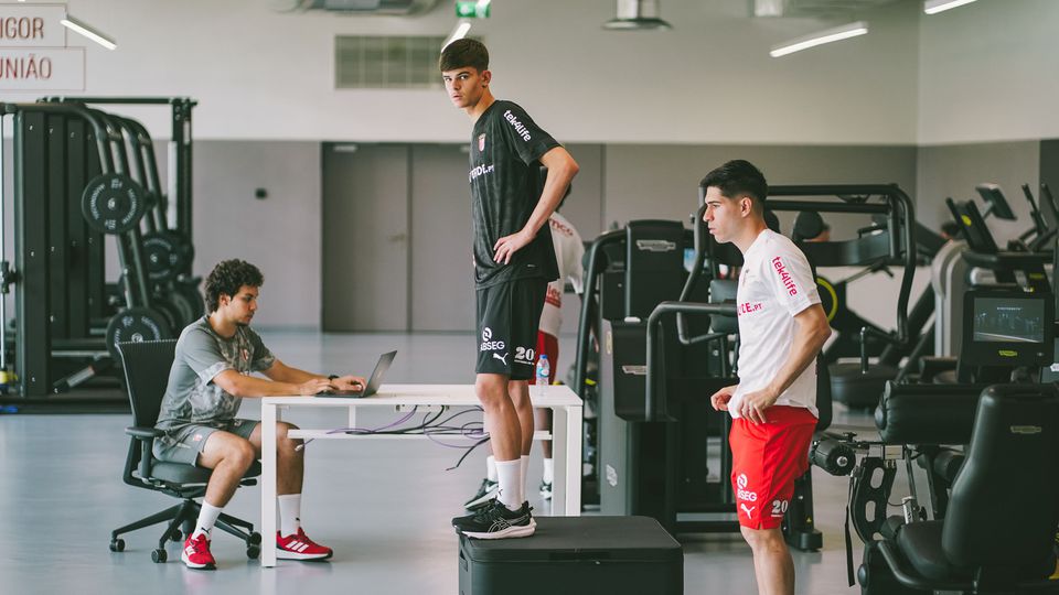 André Marques vive um sonho junto da elite bracarense e, neste caso, partilha o espaço com Fran Navarro (Foto: SC Braga)