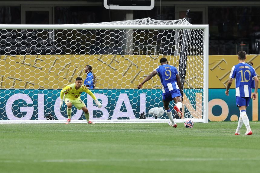 Samu marca de penálti frente ao Inter Miami. Foto: Catarina Morais/Kapta+