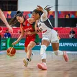 Joana Soeiro conduz a bola no jogo de Portugal frente à Bélgica, no Europeu de basquetebol