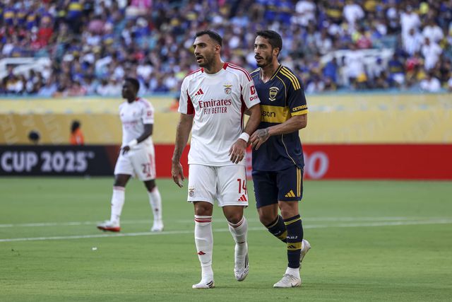 Pavlidis e Figal no jogo com o Boca Juniors