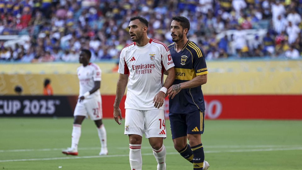 Pavlidis e Figal no jogo com o Boca Juniors