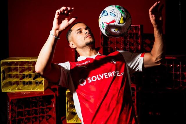 Gabriel Silva já sentiu o peso da camisola do SC Braga, mas não esqueceu o passado no Santa Clara — Foto: SC Braga